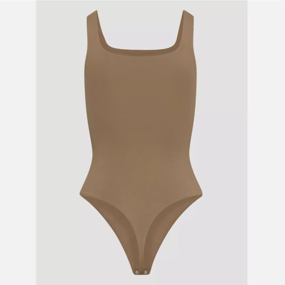 Aritzia Babaton Contour Saville Sleeveless Square Neck Bodysuit - Picture 4 of 4